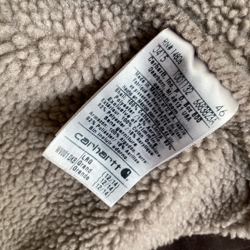 Carhartt Washed Duck Sherpa-Lined Mock Neck Vest in dark brown - Picture 9 of 10